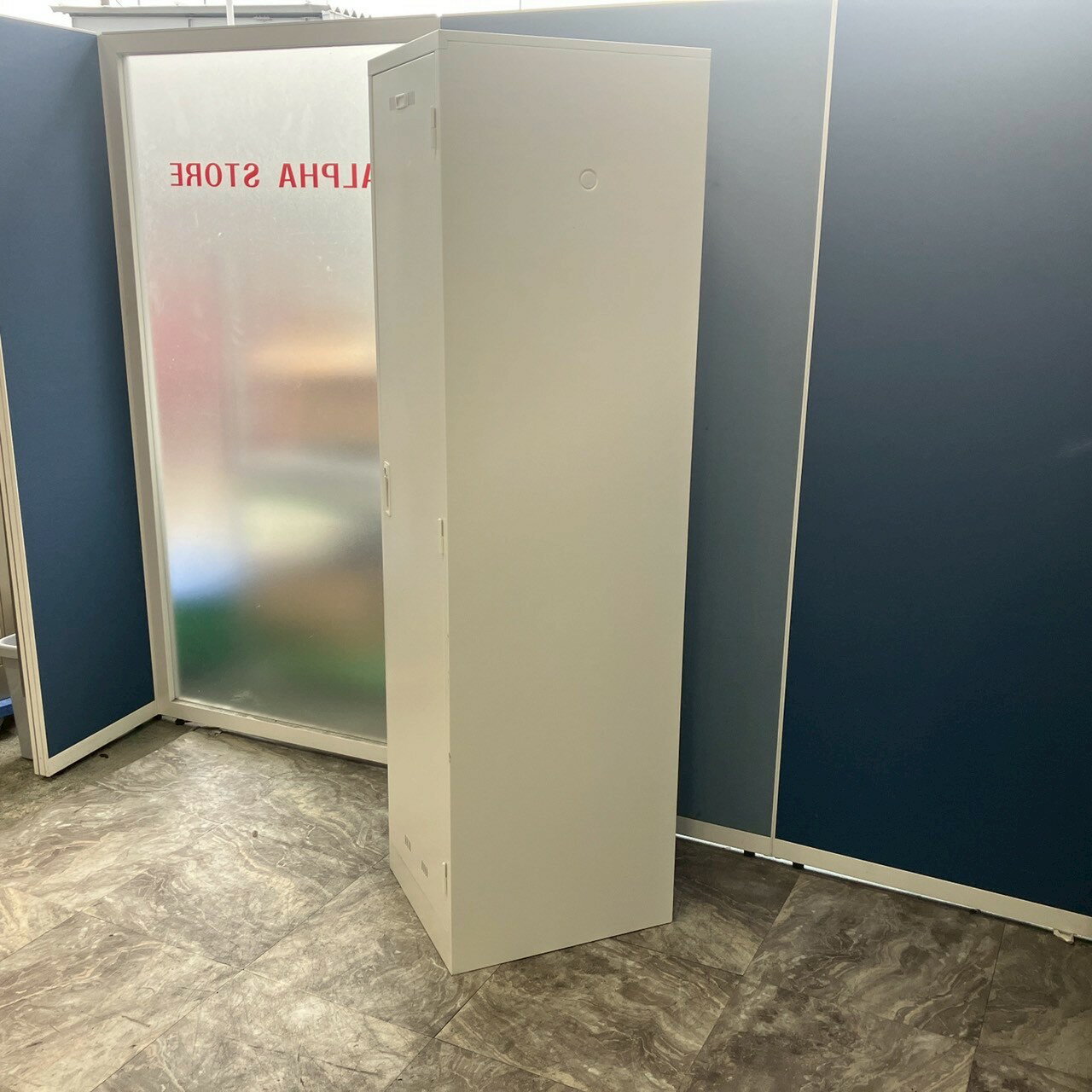 【中古】生興 ロッカー 一人用 収納家具 更衣ロッカー W455/D515/H1790 ホワイト SLKW-1