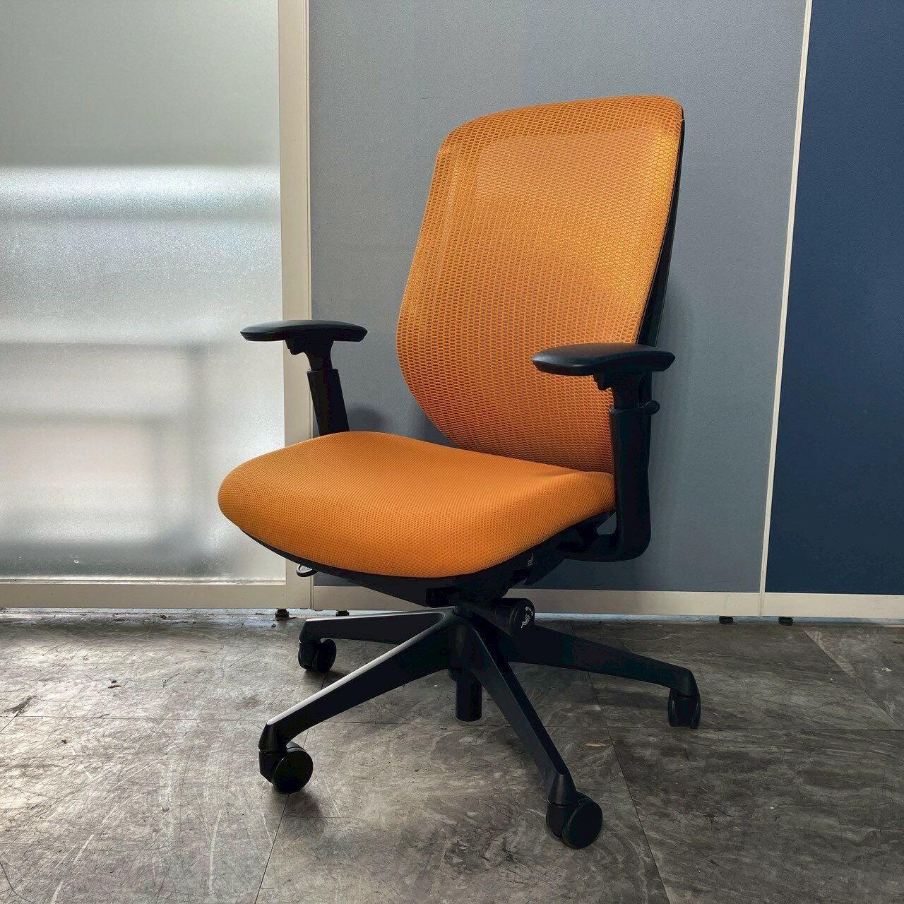 【中古】オカムラ okamura シルフィ C685XR FMR8 オレンジ ハイバック オフィスチェア 事務所椅子 肘付..