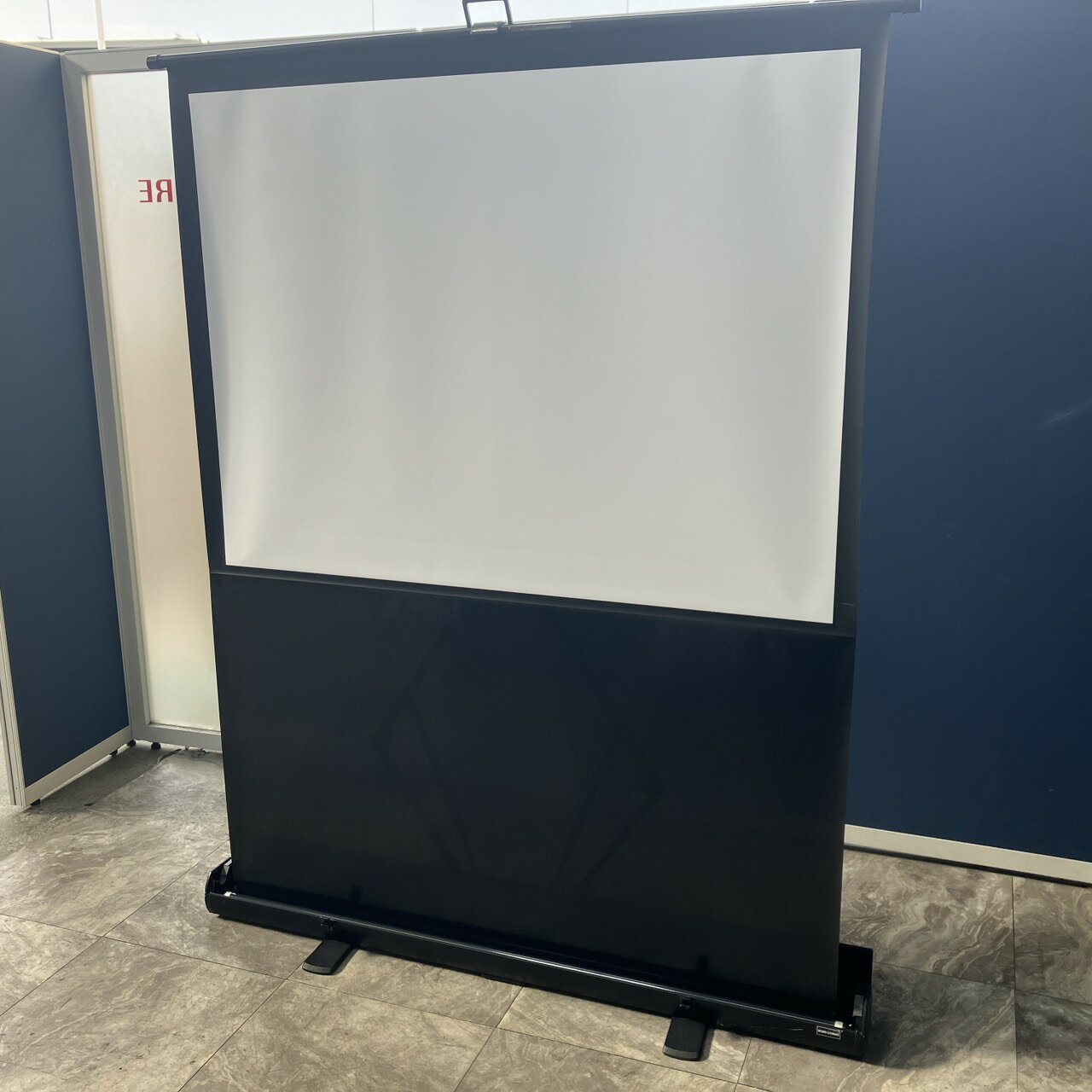 楽天市場】プロジェクタースクリーン 60インチ izumiの通販