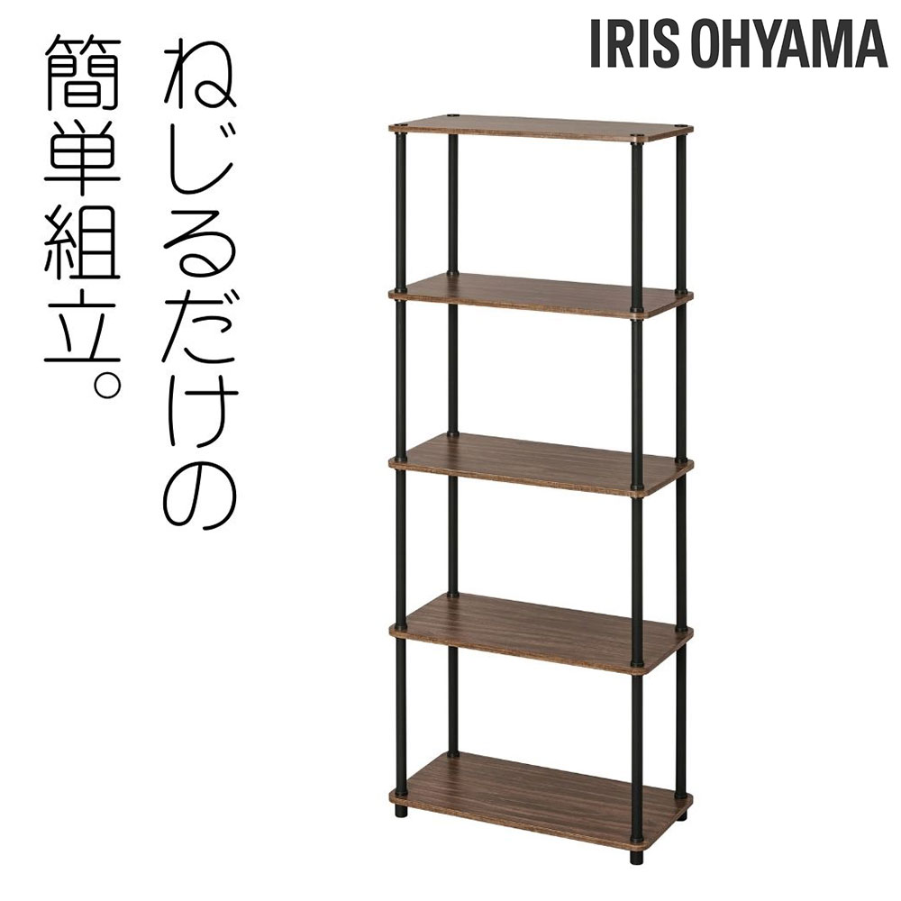 ■ 商品スペックポールをはめてねじるだけ、工具不要で簡単に組み立てできるスチールポールラックです。丈夫なスチール製のポールで耐久性と安定感があります。オープンタイプなのでディスプレイ棚としてもおすすめです。天板は角が丸みを帯びているため、お子さまがいるご家庭でも安心してご使用いただけます。サイズ(約)W595×D295×H1498mm重量(約)8.6kg材質天板：プリント紙化粧パーティクルボードポール：金属(鋼)(塩化ビニル樹脂被覆)、ポリプロピレン耐荷重全体：(約)50kg棚板1枚あたり：(約)10kg形態お客様組立品※ルート配送の為、時間指定はできません。※受注生産品については別途ご案内申し上げます。※お客様都合による返品・交換はお受けしておりません。※イメージ画像のその他の家具・小物は付属しておりません。※商品は原則、1階(軒先)または車上渡しとなります。【検索キーワード】4967576813259 JY0264 アイリスオーヤマ 組立簡単スチールポールラック 5段ラック ウォールナット ブラック SPR-5R590 SPR-5R590W アイリス IRIS IRISOHYAMA irisohyama ラック オープンラック 5段 収納棚 スチールラック 木目ラック 幅60cm 組立簡単 工具不要 ディスプレイラック 見せる収納 オープンラック 収納ラック オープンシェルフ シェルフ スチール 丈夫 ディスプレイ 収納家具 インテリア収納 家具 収納 シンプル おしゃれ モダン ナチュラルテイスト インテリア 省スペース 黒
