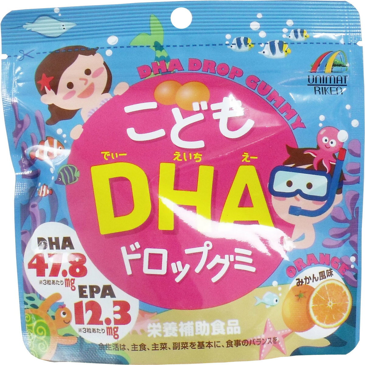 商品情報サイズ・容量個装サイズ：139X136X35mm個装重量：約95g内容量：82g(約90粒)製造国：日本規格【DHA含有加工食品】【原材料】砂糖、水飴、DHA含有精製魚油、温州みかん果汁、粉末オブラート(大豆を含む)、でん粉／ソルビトール、ゲル化剤(ペクチン)、光沢剤、香料、pH調製剤、乳化剤(大豆由来)、ビタミンE、増粘剤(アラビアガム)、パプリカ色素【栄養成分(3粒標準2.73gあたり)】エネルギー・・・11.248kcaLたんぱく質・・・0g脂質・・・0.262g炭水化物・・・2.241g食塩相当量・・・0.005gDHA・・・47.8mgEPA・・・12.3mg【召し上がり方】栄養補助食品として1日3粒を目安に良くかんでお召し上がりください。【保存方法】高温・直射日光をさけて冷暗所(28度以下)に保存してください。【注意】・開封後はチャックをしっかりと閉めて保管し、お早めにお召し上がりください。・体に合わない時は、ご使用をお止めください。・まれに色が変わる場合がありますが、品質には問題ありません。・お子様やお年寄りの方が召し上がる際には、保護者の方が付き添いの上、のどに詰まらせないようにご注意ください。注意事項商品区分栄養補助食品生産国/原産国：日本製製造販売元株式会社ユニマットリケン広告文責　オフィスKanna　TEL 070-8416-4134こどもDHAドロップグミ 90粒入 美味しく栄養補給！！ 美味しく栄養補給！！ 美味しくDHA・EPAが摂取できる、グミタイプのサプリメントです。魚の苦手なお子様にも美味しく召し上がれるみかん風味のグミです。●お子様でも美味しく続けられるグミタイプの栄養補助食品です。★こんな方におすすめです！●食生活が不規則な方●成長期のお子様等に●魚の摂取が少ない方 1