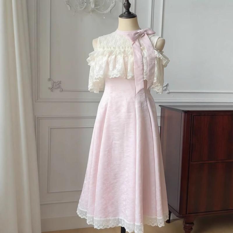 ワンピース レディース 春夏 レース ケープ リボン 半袖 ウエストマーク 細見え ロング丈 無地 エレガント 上品 フェミニン かわいい ピンクドレス