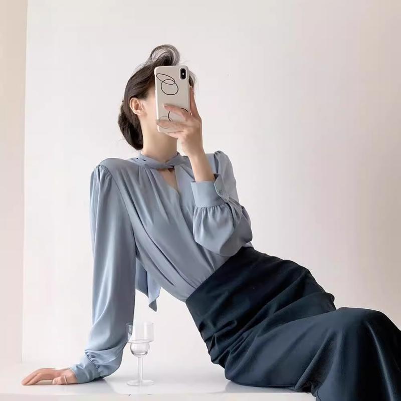 ブラウス レディース くすみブルー ボウタイ フリルネック レース 五分袖 パフスリーブ サテン 光沢感 伸縮性 ゆったり オフィス 通勤 きれいめ フェミニン 秋