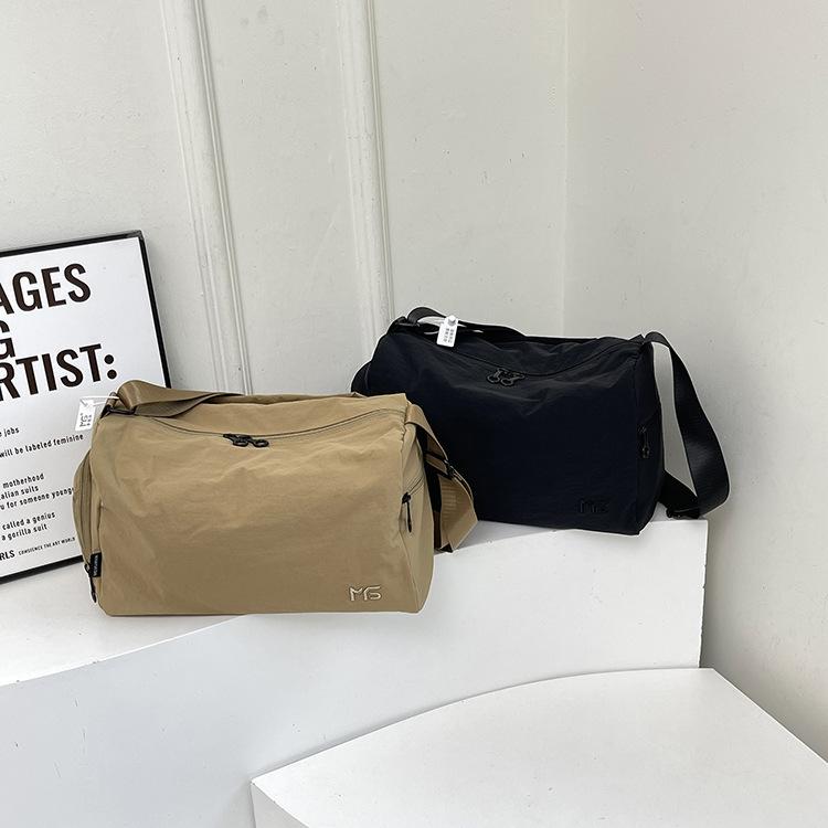 旅行用バッグ ショルダーバッグ オックスフォード生地 軽量 撥水 大容量 多機能 男女兼用 普段使い 通勤 ブラック カーキ色