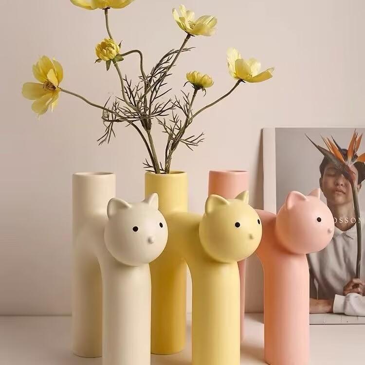 花瓶 北欧風 卓上 飾り かわいい 猫 高見え 陶器風 樹脂製 クリーム色 白 オブジェ リビング 寝室 デスク 玄関