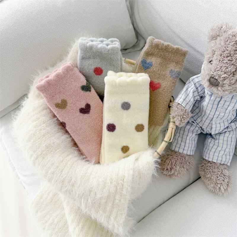 ソックス レディース 女性用 秋冬 もこもこ ふわふわ 裏起毛 フリース 厚手 保温 あったか 日系 ハート 水玉 ドット ジャガード ルームソックス 睡眠用 外出 普段使い マタニティ 産後 通気性 吸汗性 ミドル丈