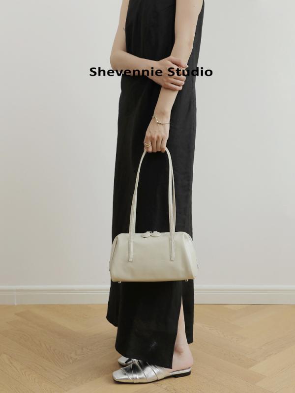 トートバッグ レディース 本革 オイルワックスレザー 肩掛け ボストンバッグ 通勤 普段使い 大容量 レッド ブラック オフホワイト ワインレッド