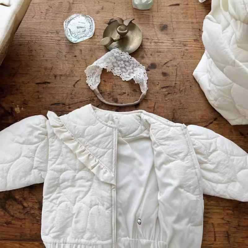 ベビー 中綿ジャケット 男女兼用 秋冬 韓国風 軽量 薄手 ファスナー フリル コットン 丸首 長袖 無地 ..