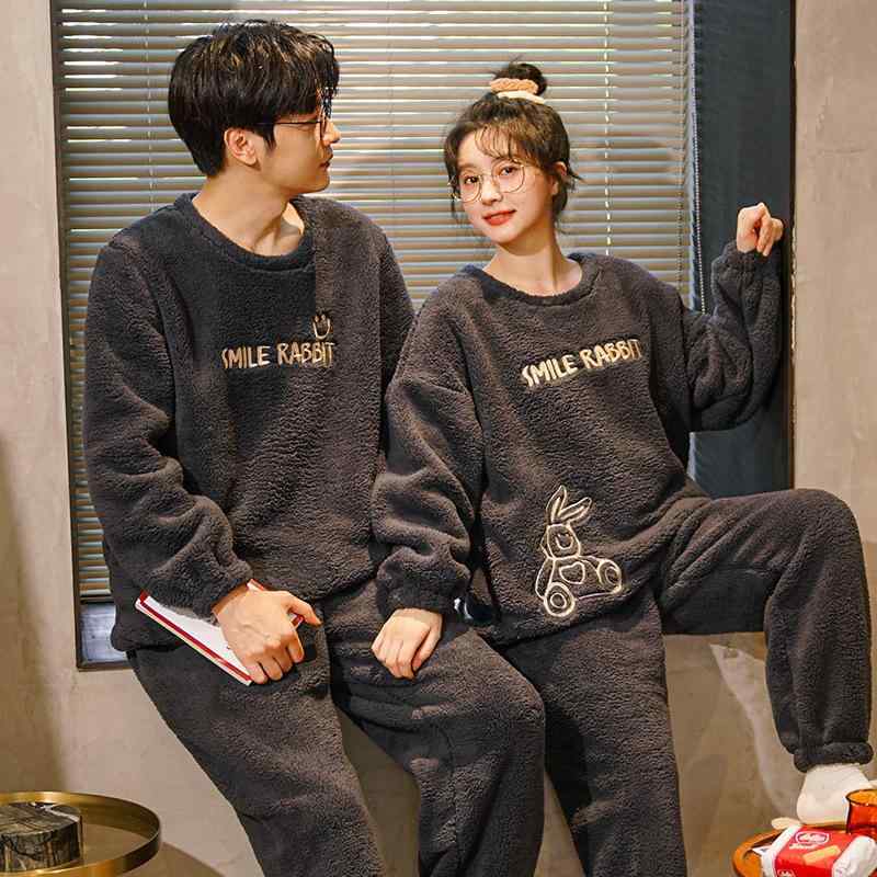 ・カテゴリ: 睡衣 ・素材: 珊瑚绒、ポリエステル ・厚さ: 加厚 ・ネックライン: ラウンドネック ・袖丈: 長袖 ・パンツ丈: 長ズボン ・機能: 休闲,睡眠,沐浴,居家,保暖,舒适,可外穿 ・カラー: 7790#,7793#,7786#,7787#,7789#,7794# ・サイズ: 女M,女L,女XL,女XXL,男L,男XL,男XXL,男XXXL ・スタイル: 甜美可爱风 ・主な素材の含有量: 95%-100% ・重さ: 251-300g/平方メートル