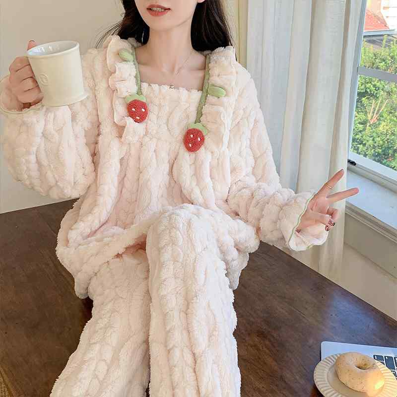 パジャマ レディース 秋冬 フランネル 厚手 かわいい いちご柄 長袖 長ズボン プルオーバー ゆったり カジュアル ルームウェア 部屋着 快適 保温 ポリエステル 上下セット