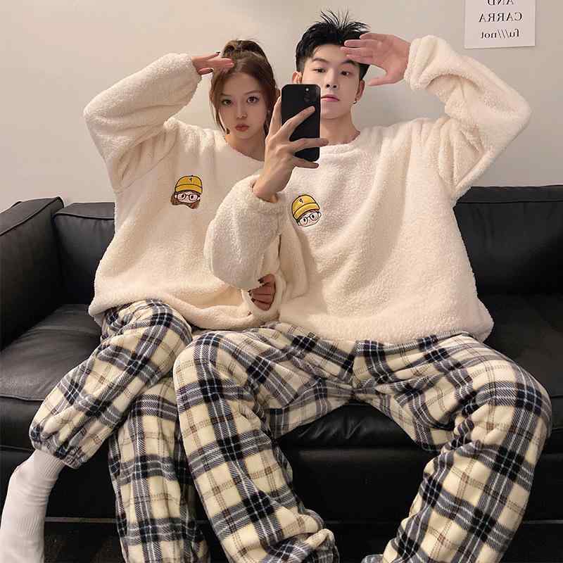 ・カテゴリ: セットアップ・主な素材: ポリエステル100%・厚み: 厚手・ネックライン: クルーネック・袖丈: 長袖・パンツ丈: ロング丈・機能: リラックス、睡眠、バスローブ、ルームウェア、保温、快適、普段使い・シーン: アウトドア、ルームウェア・サイズ展開: 男L、男XL、男XXL、女M、女L、女XL・スタイル: キャラクター