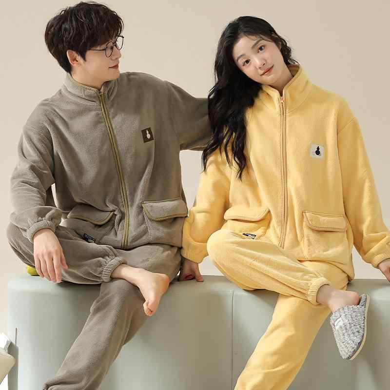 ・カテゴリ: セット・主な素材: ポリエステル100%・スタイル: カーディガン、シンプルカジュアル・厚み: 厚手・ネックライン: スタンドカラー・袖丈: 長袖・パンツ丈: ロング・機能: リラックス、睡眠、バスタイム、部屋着、保温、快適、お出かけ着・着用シーン: 屋外、室内・サイズ展開: レディースM、レディースL、レディースXL、レディース2XL、メンズL、メンズXL、メンズ2XL、メンズ3XL