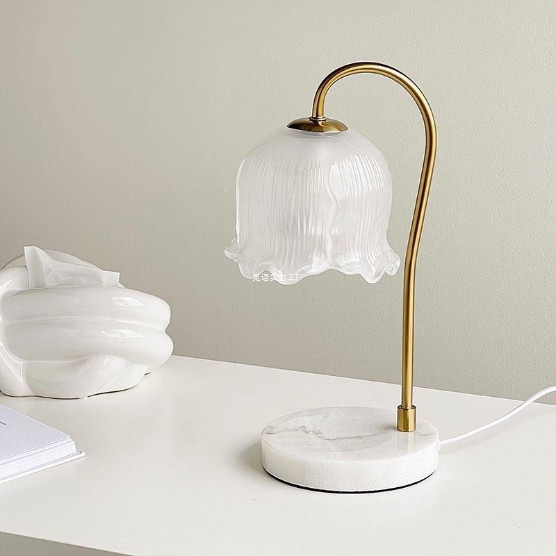 アロマランプ 融蝋灯 鈴蘭 ランタン型 アロマキャンドルウォーマー 無火 アロマ オイル 卓上ライト ガ..