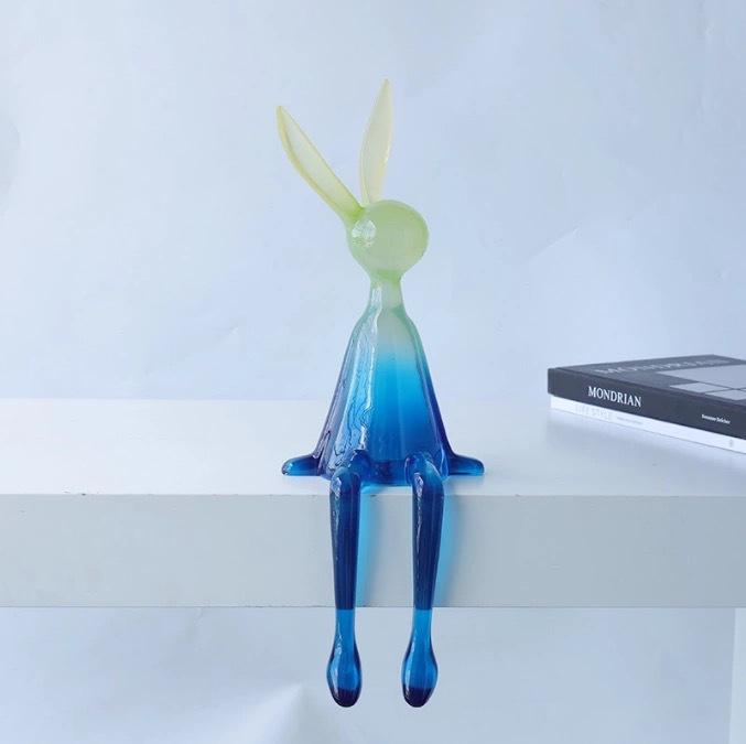 楽天office matsuda置物 オブジェ 北欧風 うさぎ 吊り下げ 飾り棚 リビング テレビ台 玄関 樹脂製 彫刻 緑 ブルー グラデーション 黄色 現代的