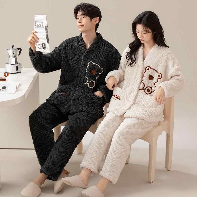 ・カテゴリ: セット・主な素材: 珊瑚フリース、ポリエステル95%以上・スタイル: カーディガン、カジュアル・生地厚: 約251-300g/平米・ネックライン: Vネック・袖丈: 長袖・パンツ丈: ロング・用途: 普段着、ルームウェア、睡眠、保温、快適、外着用・サイズ展開: メンズL、メンズXL、メンズXXL、メンズXXXL、レディースM、レディースL、レディースXL、レディースXXL