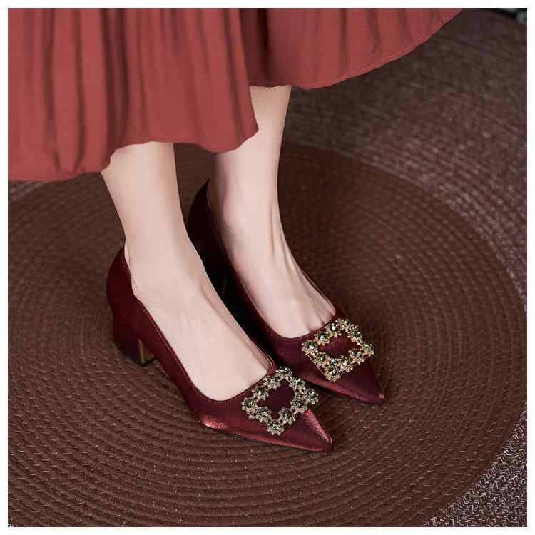 フォーマルパンプス レディース チャンキーヒール ミドルヒール 太ヒール サテン 結婚式 披露宴 ウェディング チャイナドレス ポインテッドトゥ 疲れにくい 幅広 ゆったり 大きいサイズ レッド ラインストーン スクエアバックル ラバーソール