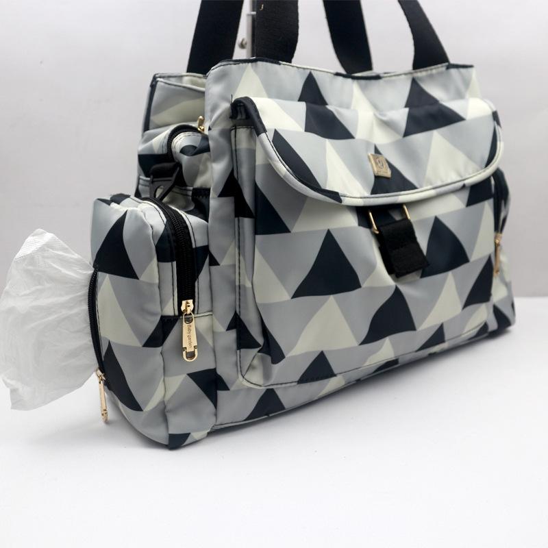 マザーズバッグ ママ おむつポーチ 軽量 大容量 乾湿分離 多機能 手提げ 肩掛け 斜め掛け トート ベビ..