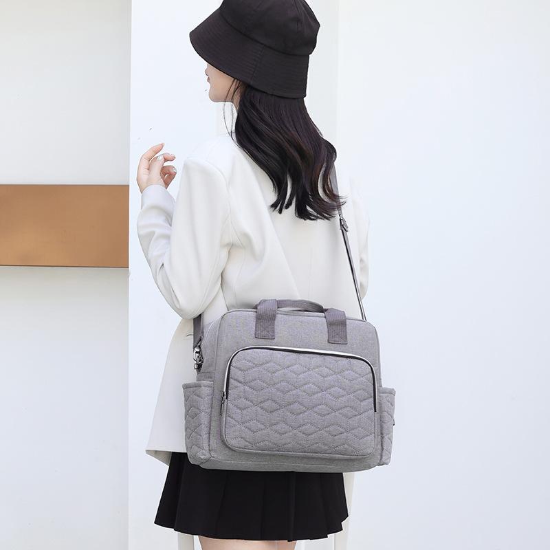 ・適用シーン: 家庭用収納・素材: オックスフォード生地・柄: 無地・デザイン: ステッチ・裏地素材: ポリエステル・カラー展開: ブラック、グレー、ダークブルー、ピンク、スカイブルー・機能: 通気性、超軽量、保温、耐摩耗性、耐衝撃性、収納可能、乾湿分離