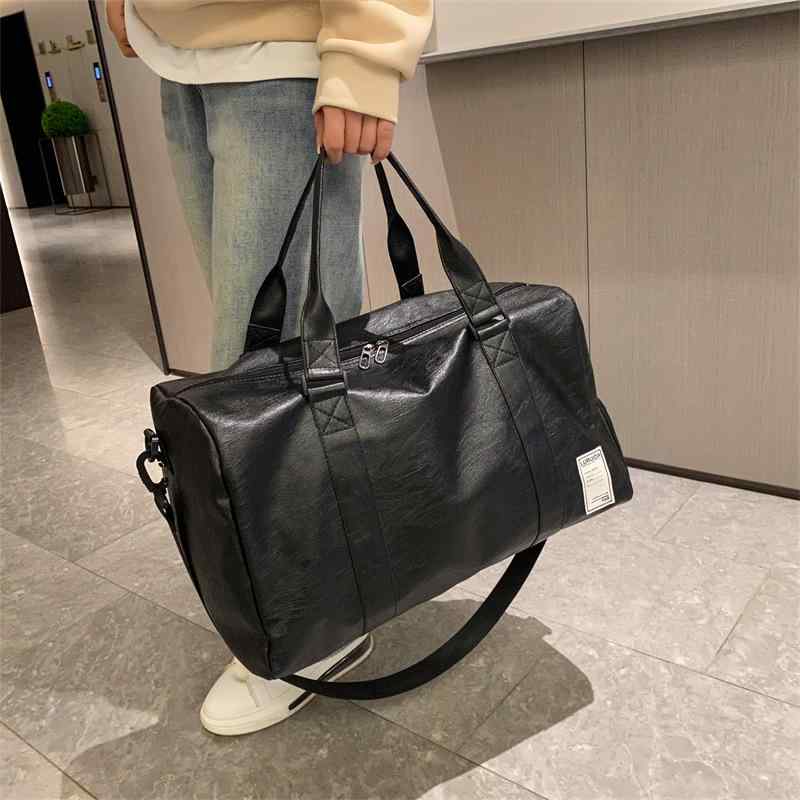 スポーツバッグ 旅行用 ボストンバッグ PUレザー 大容量 防水 乾湿分離 ショルダーバッグ ジムバッグ 男性用 女性用 ブラック