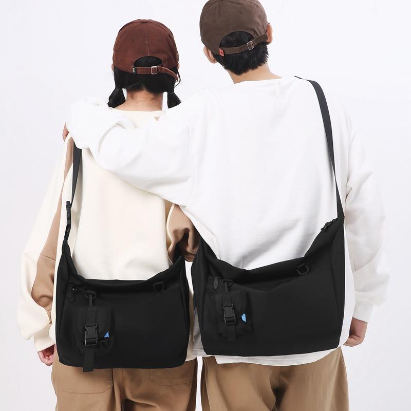 ショルダーバッグ ユニセックス 男女兼用 ナイロン 撥水 軽量 大容量 カジュアル 旅行 スポーツ 学校 収納 黒