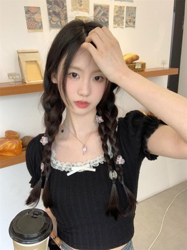 ニットトップス レディース 黒 ブラック スクエアネック 半袖 ショート丈 スリムフィット 細身 デザイン性 個性的 パフスリーブ レーヨン リボンモチーフ カジュアル かわいい フェミニン 春夏 サマーニット