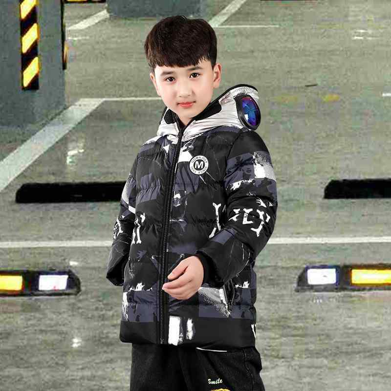 ・対象性別: 男・スタイル: 欧米・対象年齢: 中大童(8歳以上、140cm以上)・シーズン: 春秋,冬季,春季,秋季・詰め物: ポリエステル繊維・フード: 有り（取り外し不可）・厚さ: 厚手・柄: 無地,カートゥーン,抽象・実写有無: 実写（モデル有り）・要素: カートゥーン,ストリートファッション,欧米・平織り針数: 12~14針/3cm・糸くず処理: 処理済み・生地: 化学繊維・主な生地成分: ポリエステル繊維100%・裏地: ポリエステル繊維100%・安全レベル: B類・留め具: ジッパー・襟型: ハイネック・インナー: ポリエステル繊維インナー・カラー: ブラック,紫,花柄,オレンジレッド・対応身長: 130cm,140cm,150cm,160cm,170cm,175cm・製品カテゴリ: 子供用綿入りアウター