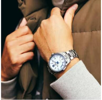 CASIO（カシオ） OCEANUS　3 hands model　腕時計　OCW-T150-2AJF（74800）　Made in Japan　10気圧防水　正しい時刻を表示できる　ソーラー駆動　メタルの質感を引き出す研磨　シンプルデザイン　オシアナス