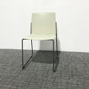 ミーティングチェア スタッキング 肘無 エネア エマ ベージュ □ 【中古】