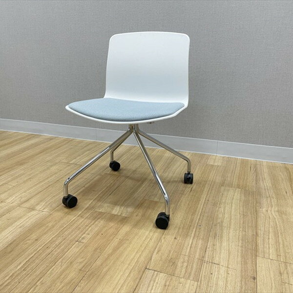 内田洋行 ウチダ ミーティングチェア 肘無 リッコ・エヌ キャスター付 ホワイト パウダーブルー 【中古】