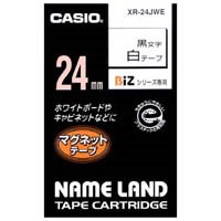 ホワイトボードにぴったりくっつくマグネットテープ。・テープ幅：24mm・テープ色：白に黒文字・長さ：1．5m・入数：1個（紙箱入）※特殊テープのためマグネットテープ用のハサミ（別売）または市販のハサミを使ってカットしてください。マグネットテープは、BIZシリーズで使用できます（ご使用になる商品の最大テープ幅をご確認の上、お買い求めください）・対応モデル：KL−A300C／A50E／A70／A45／A40、KL−M40／M30／M20／M5／M6／M7、KL−T100／T50、KL−G1／G2、KL−F10、KL−S30／S20／S10、KL−V460／V450／V400、KLD−700／350／300／200、EL−5000W／700