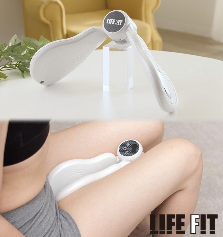 ライフフィット Vトレアプローチ [ LIFE FIT 正規品 ] Fit020 内転筋 トレーナー 骨盤底筋 トレーニング 振動 バイブレーション EMS ダイエット 内もも 太もも 尿漏れ予防 新生活 プレゼント バレンタインデー ホワイトデー テレビ朝日 ロッピング QVC 送料無料 テレビ通販で大ヒット！今話題のVトレが早くも登場！！ テレビショッピングで大ヒット!!! 各テレビショッピングで話題のVトレアプローチが早くもお安くご提供できる事になりました。 脚に挟むだけで内転筋を楽に鍛える！ ボタンひとつで最大6500回の振動！ EMS機能も搭載！ 歩くのが遅くなってきた方！ 何でもない所でつまずく方！ 座ると膝が広がってくる方！ 下半身の筋力アップ!内転筋を柔らかくして鍛えるライフフィット　Vトレアプローチ　歩くのが遅くなってきた　何でもない所でつまずく　座ると膝が広がってくる原因は下半身の筋肉の衰え?!特に太ももの内側の筋肉の内転筋を鍛えることが重要さらにトイレのヒヤッとお悩みも　内転筋の衰えが原因のひとつでも内転筋は自分で鍛えるのが難しく　とても衰えやすい筋肉鍛えるのに効果的なのはスクワット運動!でもうまくできないし続かないそこで　発売したばかりの新商品ライフフィット　Vトレアプローチ1日10分!脚にはさむだけで内転筋をラクに鍛えられるマシン使い方は簡単太ももに挟み　ボタンを押して　落ちないようにキープするだけ広がろうとするバネの力に対して脚で挟んで保つことで筋肉を鍛えますさらに　最大約6,500回/分の振動で筋肉にアプローチ硬くなった筋肉を柔らかくして　柔軟性を高めます振動レベルは5段階挟んで座っているだけ向きを逆にすることで　より広範囲の筋肉を鍛えることができますテレビを見ながら使えるので　続けやすい落ちないように付属のベルトを太ももに巻くこともできますももからひざにアプローチ股関節の可動域が広がることで脚が上がりやすくつまずきにくい体づくりが目指せます鍛えにくい内転筋にもアプローチ！O脚の方もお使いいただけます！内転筋は骨盤まわりの筋肉に連動しているのでお腹まわりも鍛えることができます立って使ったり　腕やバストのトレーニングにもお使いいただけますさらにさらに　EMS機能も搭載振動で柔らかくなった筋肉を電気刺激で鍛えることもできます挟んだ力と一緒に電気の刺激が入るので　短時間でしっかり内もものトレーニングができますEMSレベルは10段階　※EMSは素肌でご使用ください　　※振動とEMSは同時に起動できません充電式コードレス10分間のオフタイマー付きバネ・振動・EMSで内転筋を鍛えるスペック■セット内容本体×1、ACアダプター×1、USBコード×1、ベルト×1、取扱説明書(保証書付)、Vトレアプローチストレッチ例■サイズ本体(約)：幅300mm×長さ250mm×高さ130mmベルト(約)：70cm■重量本体(約)：0.6kgベルト(約)：40g■材質本体：ABS樹脂、TRR樹脂ベルト：PU樹脂■仕様型番：Fit020定格電圧：AC100V定格周波数：50/60Hz定格消費電力：5Wオートオフタイマー：10分USBコードの長さ：約50cm振動レベル：5段階EMSレベル：10段階*1回の充電で約1時間使用できます。(振動の強度は「5」、EMSの強度は「10」の場合) 1