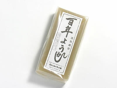 名称 高木羊羹　【百年ようかん】（抹茶） 内容量 350g 製造元 高木羊羹本舗（佐賀県小城市） 賞味期限 製造日から3ヶ月 保存方法 直射日光および高温多湿を避け、涼しい場所に保管してください。開封後はお早目にお召し上がりください。 原材料 砂糖、生餡、寒天、抹茶■高木羊羹　【百年ようかん】（抹茶）■ 百年間続く、伝統の「百年羊羹」です。外はしゃりっと、中はもちっとした食感が楽しめます。宇治の抹茶を沢山煉り込んでいます。