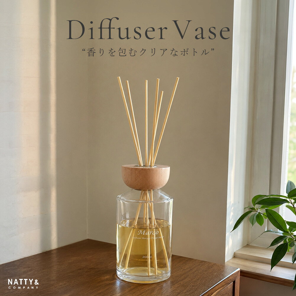 素材／材質ガラス色クリア(透明系）商品説明お気に入りの香りで手作りのリードディフューザーを楽しみたい方に使いやすい、透明ガラスのフレグランス専用ボトルです。 すらっとしたコニカル型のフォルムは、シンプルながら存在感があり、玄関やデスク、ダイニングなどのインテリアにも自然になじみます。 付属の穴付きカバーを装着すると瓶口のネジ部分が目立ちにくく、手作りでもすっきりと上品な仕上がりに。 使用時は中栓を外し、カバーを付けてリードスティックを差すだけで香りを楽しめます。 使わないときは中栓とカバーで密栓でき、フレグランス液を入れたまま保存や持ち運びにも対応。 ガラスボトル、中栓、穴付きカバーがセットになっているため、用途に合わせてディフューザーと保存ボトルを使い分けられます。注意事項■海外輸入品のため、ガラス内部に小さな気泡が見られる場合があります。 ■ガラスやキャップの表面に、若干の擦りキズが見られる場合があります。 ■ガラスボトル内部の空洞に、若干のゆがみが見られる場合があります。 ■ディフューザーとして使用する際は、中栓を外して穴付きカバーを装着してください。 ■商品の撮影には最大限注意を払っておりますが、閲覧時のモニター環境によりましては実際の商品と若干違うお色味に映ることもございます。 ■液体を入れて持ち運ぶ際は、中栓とカバーを確実に装着してください。 当店全体の注目キーワードOH2楽天市場店では、北欧雑貨 韓国雑貨 海外 インテリア おしゃれ かわいい 可愛い 大人可愛い レトロ モダン クラシック ヴィンテージ風 アメリカン ヨーロピアン エスニック アンティーク ナチュラル きれいめ ラグジュアリー エレガント ゴージャス 上品 高級 シンプル 流行 トレンド 春夏 秋冬 オールシーズン ファッション 楽天 通販 最強配送 即日発送 即納 お取り寄せ 送料無料 ソープディスペンサー グラス 食器 お皿 タンブラー カップ マグカップ レディースファッション スーパーセール 激安 安い お得 プチプラ セール 福袋 ファッション 個性的 輸入 ペア セット アウトレット 服装 服 セット コーディネート 家具 壁飾り 壁掛け アート キャンドル タペストリー トレー お香立て 文房具 収納 小物入れ フラワーベース 花瓶 造花 手作り 無印良品っぽい zarahome風 フランフラン風 鞄 ポーチ スカーフ 人気 ブランド ギフト 記念品 インポート 海外 撮影 小物 オブジェ 置き物 置物 アクセサリー インスタ instagram セット 他と被らない ユニークな多数の商品を取り扱っております。 誰がどんなシーンに使える？ 年齢は幅広く、10代 20代 30代 40代 50代 20 30 40 代 80 50 大人 レディース 女性 高校生 大学生 社会人 ミセス 婦人 妊婦 婦人服 女性服 女の子 女 ウィメンズ ママ 70代 妻 母親 母 女性 用 キャバ セレブ 小柄 大人女子 親 レディスでございます。 ユニセックス ベビー キッズ 男の子 カフェ ホテル お店 飲食店 居酒屋 バー リビング 玄関 エントランス 洗面所 キッチン 台所 トイレ 廊下 寝室 ベッド ロフト デスク周り 床 書斎 壁面 ビジネス オフィス アパート マンション 一軒家 1k 1dk 1ldk 3ldk 一人暮らし のインテリア 装飾 としてもおすすめ。新生活 引っ越し 社会人 就職 進学 お祝い 内祝い セレモニー 誕生日 母の日 クリスマス ハロウィン ウェディング ブライダル 普段使い カジュアル ラッピング プレゼント といった様々なシーンでご利用いただけます♪ 取扱いサイズ・カラー・素材について サイズの取り扱いは 大きめ 大きい 大きいサイズ ビッグ 大型 小さいサイズ 小型 S M L 2L XXL LL XL 3L 4L サイズ Sサイズ 小さい スクエア 四角 円柱 丸 ネイビー ピンク グリーン 赤 黒 秋 春 夏 冬 白 クリア 透明 ワインレッド ベージュ ブルー ホワイト オフホワイト アイボリー バイカラー ゴールド シルバー ブラック 青 緑 グレー パープル キャメル イエロー チェック 黄色 金 銀 花柄 水玉 パール ビーズ キラキラ 刺繍 ビジュー ガラス 陶器 陶磁器 磁器 セラミック 耐熱ガラス 2層ガラス プラスチック 割れない 保温 リネン ポリエステル コットン 綿 木製 天然木 本革 レース 生地も高級感のあるものを多く使用しております。ディフューザーベース リードディフューザー ディフューザー 200ml ガラス瓶 入れ替え容器 ガラス アロマ透明ガラスとすらっとしたコニカル型が、手作りディフューザーを上品な印象に仕上げます。中栓と穴付きカバーが付属し、香りを楽しむときと保存するときで使い分けが可能。 スリムな形状で玄関やデスクなどにも自然になじむ、シンプルなフレグランス用ボトルです。 関連商品はこちら