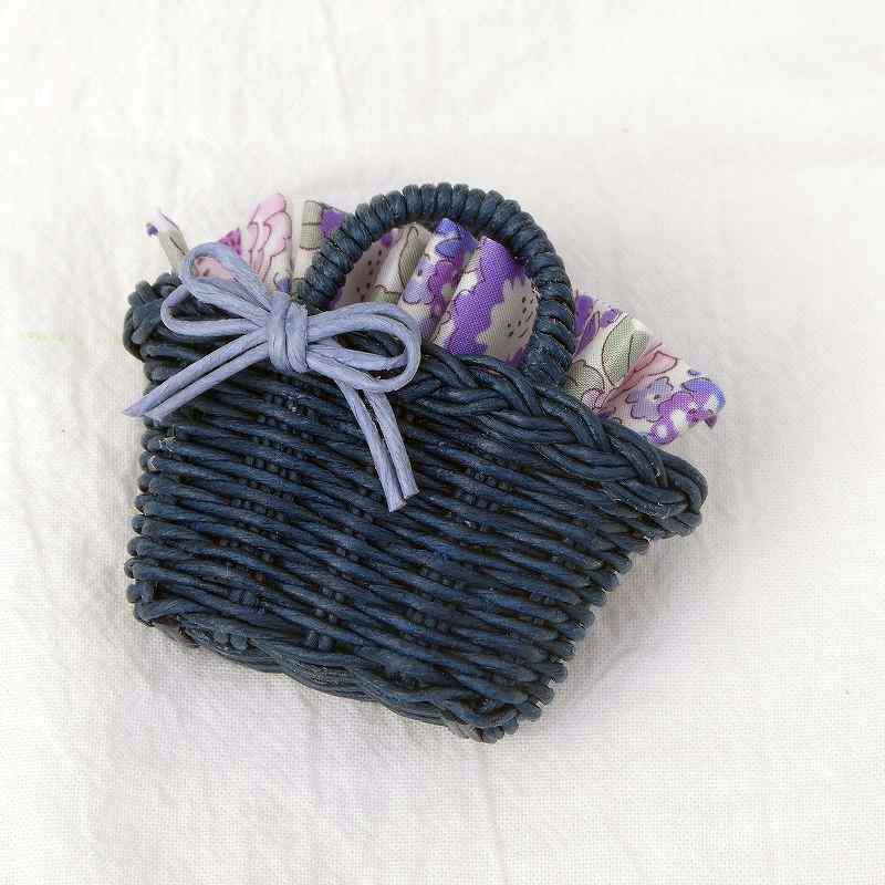 ブローチ バスケット バッグ ミニチュア 自然素材 ネイビー ナチュラルハンドメイド アクセサリー No.1..