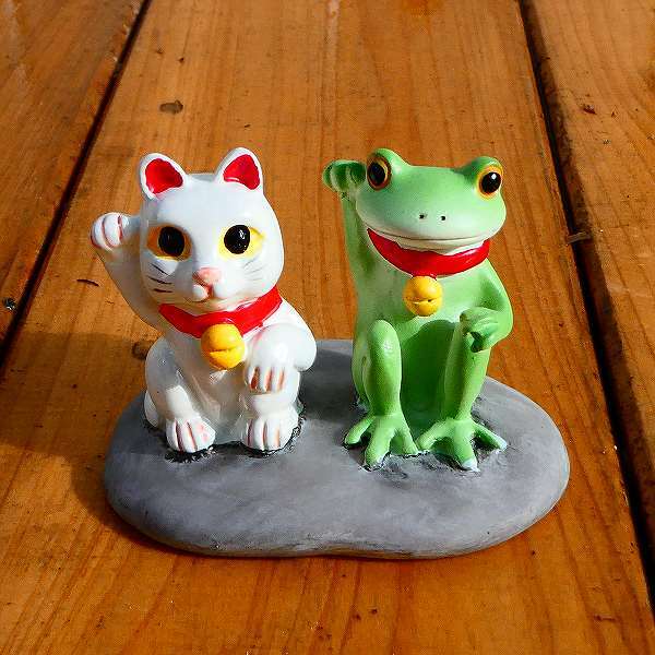 Rakuten - コポー まねきねことカエル お正月 高さ4.4cm Copeau 置物 カエル オブジェ 70348 221204
