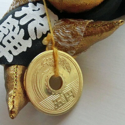 【飛騨高山さるぼぼ】金運アップグッズ・金運・交通安全のお守り【5円つき!お金にご縁がありますように!縁起のいい金色さるぼぼストラップキーホルダー】【定形外郵便送料無料】風水パワーストーン宝くじ風水さるぼぼ