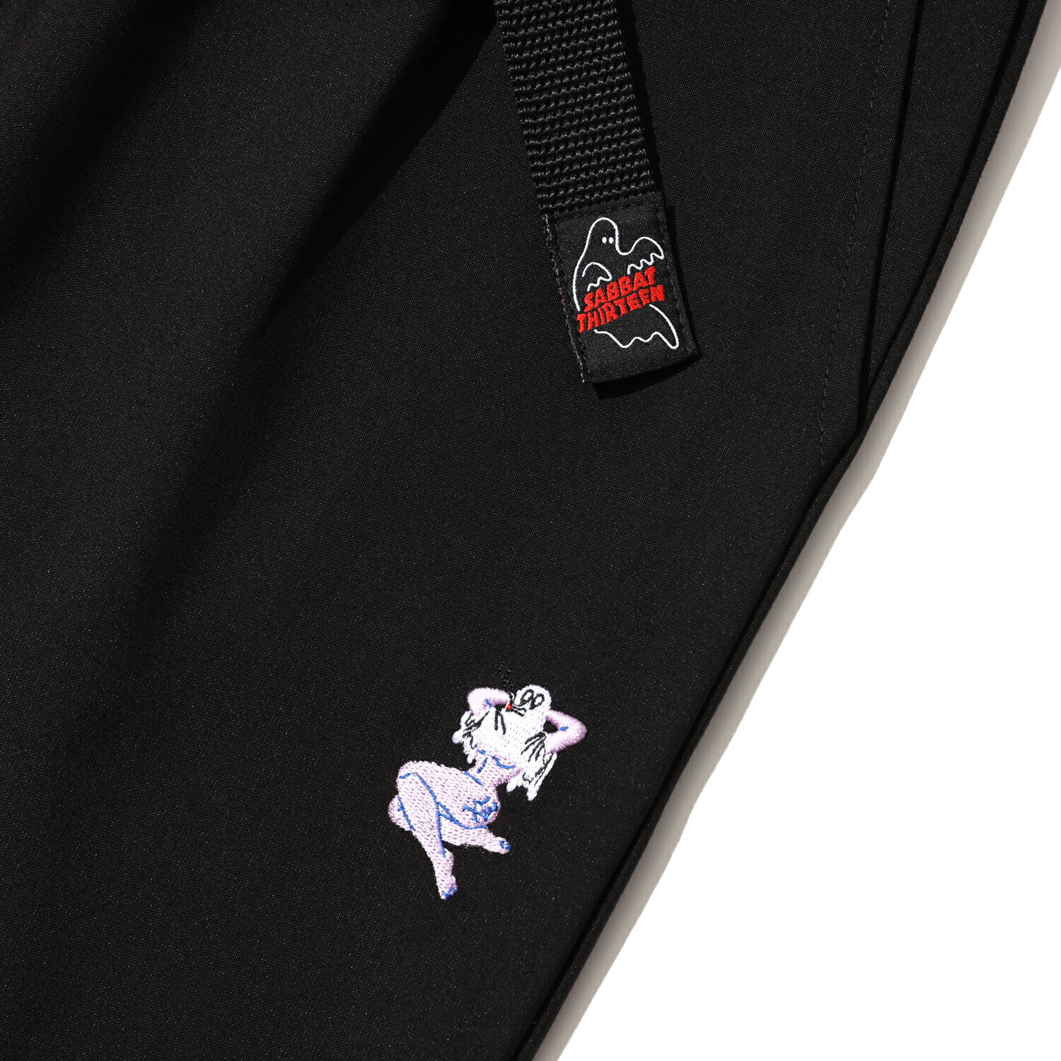 【 SABBAT13 / SPOOKY GIRL BEACH PANTS / BLACK 】サバトサーティーン サバト13 サバト ビーチパンツ ストレッチ テーパード ブラック 黒テーパードパンツ ストリートパンツ メンズ ストリート系ズボン ストリートファッション ほどよいワイド 速乾 通気性