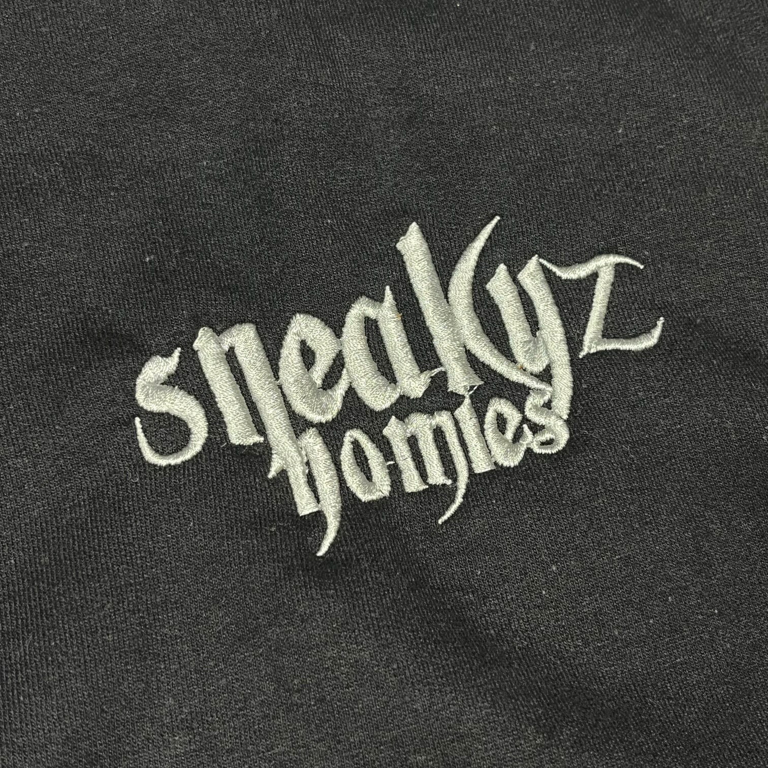 【 SNEAKYZ / HOMIES HOODIE / BLACK 】スニーキーズ スウェット パーカー フーディ ジップポケット ブラック 黒 スノーボード スケートボード