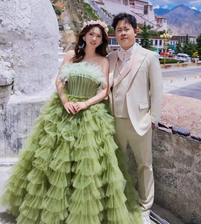 【 送料無料】ウェディングドレス 高級感 ロング ワンピース 結婚式ドレス 多重チュール きれいめ 花嫁ドレス 前撮りドレス 後撮り パーティードレス フォトウェディング撮影 可愛い お姫様 成人式ドレス カラードレス コンサート オフショルダー 二次会ドレス 披露宴