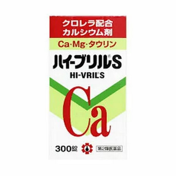 ※商品リニューアル等によりパッケージデザイン及び容量は予告なく変更されることがあります -------------------------------------------------------------------------------------------------- 【商品説明】 　・妊娠・授乳期、発育期、老年期のカルシウム補給に吸収のよい沈降炭酸カルシウムを使用 　・カルシウムとの相互作用によって、骨や歯を形成するマグネシウムを配合 　・カルシウムの吸収を助けるタウリン・ビタミンD3を配合 　・新陳代謝を高め、健康維持や栄養補給に必要なビタミン（B2・B6・E）を配合 　・骨形成に必要なコラーゲンの合成と、骨芽細胞（骨をつくる細胞）の増殖を促進するビタミンCを配合 　・添加物として、クロレラを配合 【効能・効果】 　次の場合のカルシウムの補給：妊娠・授乳期、発育期、老年期 【用法・用量】 　次の量を1日3回、服用してください。 　　成人（15歳以上）　1回量　3錠 　　11歳以上15歳未満　1回量　2錠 　　5歳以上11歳未満　1回量　1錠 　　5歳未満　服用しないこと 【成分・分量】 　9錠(成人1日服用量)中 　　沈降炭酸カルシウム　1375mg（Caとして550mg） 　　炭酸マグネシウム　118.4mg（Mgとして30mg） 　　タウリン　200mg 　　リボフラビン（V.B2）　10mg 　　ピリドキシン塩酸塩（V.B6）　10mg 　　アスコルビン酸（V.C）　100mg 　　コレカルシフェロール（V.D3）　200 I.U. 　　コハク酸d-α-トコフェロール（V.E）　25mg 添加物として、クロレラ、エチルセルロース、中鎖脂肪酸トリグリセリド、モノラウリン酸ソルビタン、ゼラチン、白糖、セルロース、CMC-Ca、ステアリン酸Mgを含有します。 【容量】 　300錠 【ご注意】 ＜使用上の注意＞ 　●相談すること 　　1.次の人は服用前に医師又は薬剤師又は登録販売者に相談してください。 　　　医師の治療を受けている人 　　2.服用後、次の症状があらわれた場合は副作用の可能性があるので、直ちに服用を中止し、この文書を持って医師、薬剤師又は登録販売者に相談してください 　　　皮膚：かゆみ 　　　消化器：吐き気・嘔吐、胃部不快感 　　3.服用後、次の症状があらわれることがあるので、このような症状の持続又は増強が見られた場合には、服用を中止し、この文書を持って医師、薬剤師又は登録販売者に相談してください 　　　便秘 　　4.長期連用する場合には、医師、薬剤師又は登録販売者に相談してください。 ＜用法・用量に関連する注意＞ 　1.用法・用量を厳守してください 　2.小児に服用させる場合には、保護者の指導監督のもとに服用させてください ＜成分・分量に関連する注意＞ 　〇本剤の服用により尿が黄色くなることがありますが、リボフラビン（ビタミンB2）によるものですから、心配ありません ＜保管及び取扱い上の注意＞ 　1.直射日光の当たらない、湿気の少ない涼しい所に密栓して保管してください 　2.小児の手の届かない所に保管してください 　3.他の容器に入れ替えないでください（誤用の原因になったり品質が変化します） 　4.使用期限（外箱に記載）を過ぎた製品は服用しないでください 【発売元】 　日邦薬品工業株式会社 　〒151-0053　東京都渋谷区代々木3-46-16 　03-3370-7174 【製造国】 　日本 【使用期限】 　使用期限が180日以上あるものをお送りします 【商品区分】 　第2類医薬品 【広告文責】 　株式会社ヤマト薬品店（070-1821-1361）