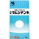 ※商品リニューアル等によりパッケージデザイン及び容量は予告なく変更されることがあります みずむし・たむし（いんきんたむし、ぜにたむし）は真菌の一種の白せん菌が皮ふに寄生して生じる治りにくい皮ふ病です 小林タムシチンキbはこの真菌を殺すミコナゾール硝酸塩を主成分とし、角質を軟化させるサリチル酸、二次感染の予防にイソプロピルメチルフェノールを効果的に配合した水虫・たむし治療薬です 効能・効果 みずむし、いんきんたむし、ぜにたむし 成分・分量 100ml中 ミコナゾール硝酸塩・・・1g サリチル酸・・・4g イソプロピルメチルフェノール・・・0.3g クロルフェニラミンマレイン酸塩・・・0.2g リドカイン・・・2g dl-カンフル・・・1.5g 添加物としてエタノールを含有する 用法・用量 1日数回、患部に適量を塗布してください 容量 15g 使用上の注意 してはいけないこと (守らないと現在の症状が悪化したり、副作用が起こりやすくなる) 次の部位には使用しないこと 次の部位には使用しないこと しっしん 湿潤、ただれ、亀裂や外傷のひどい患部 相談すること 次の人は使用前に医師または薬剤師にご相談ください 医師の治療を受けている人 乳幼児 本人または家族がアレルギー体質の人 薬のよりアレルギー症状を起こしたことがある人 患部が広範囲の人 患部が化膿している人 「しっしん」か「みずむし、いんきんたむし、ぜにたむし」かがはっきりしない人(陰のうにかゆみ・ただれ等の症状がある場合は、しっしん等他の原因による場合が多い) 次の場合は、直ちに使用を中止し、この文書を持って医師または薬剤師にご相談ください 使用後、次の症状があらわれた場合 皮ふ・・・・発疹・発赤、かゆみ、かぶれ、はれ、刺激感、落屑、ただれ、乾燥、つっぱり感、水疱 2週間位使用しても症状がよくならない場合。 用法・用量に関連する注意 患部やその周囲が汚れたまま使用しないこと 目に入らないように注意すること万一、目に入った場合には、すぐに水またはぬるま湯で洗い、直ちに眼科医の診療を受けること 児に使用させる場合には、保護者の指導監督のもとに使用させること 外用にのみ使用すること 保管及び取扱い上の注意 直射日光の当たらない湿気の少ない涼しい所にキャップを密栓して保管すること 小児の手の届かない所に保管すること 他の容器に入れ替えないこと。（誤用の原因になったり品質が変わる。） 使用期限を過ぎた製品は使用しないこと。なお、使用期限内であっても開封後は品質保持の点からなるべく早く使用すること 本剤は合成樹脂などを軟化したり、塗料を溶かすことがあるため、家具や床につかないようにすること 製造販売元 小林製薬株式会社 〒567-0057 大阪府茨木市豊川1-30-3 0120-5884-01 製造国 日本 使用期限 使用期限が180日以上あるものをお送りします 商品区分 第2類医薬品 広告文責 株式会社ヤマト薬品店（070-1821-1361）