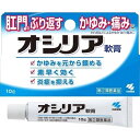 ※パッケージデザイン等は予告なく変更されることがあります ■ きれ痔などによるかゆみ・はれ・痛みのための軟膏です ■ ヒドロコルチゾン酢酸エステルがトラブルの原因である炎症を抑え、肛門のかゆみ・はれを鎮めます ■ リドカインおよびジフェンヒドラミン塩酸塩が、肛門のしつこいかゆみを素早く抑えます ■ べたつきの少ない使用感です 1日3回までご使用いただけます ■ 殺菌成分が患部を清潔に保ちます ■ 有効成分の浸透性にこだわった「液滴分散型軟膏」有効成分であるステロイド剤は、溶けにくく、浸透しづらいのですが、オシリアは、ステロイド剤をあらかじめ溶剤に溶かした後に軟膏にする“液滴分散型軟膏”にすることで、浸透性にこだわりました 効能・効果 きれ痔（さけ痔）・いぼ痔の痛み・かゆみ・はれ・出血の緩和および消毒 成分・分量 成分（100g中） 分量 はたらき ヒドロコルチゾン酢酸エステル 0.5g （抗炎症剤） 炎症をおさえ、かゆみ・はれ・出血をしずめます ジフェンヒドラミン塩酸塩 1.0g （抗ヒスタミン剤）かゆみの発生を抑えます リドカイン 3.0g （局所麻酔剤）知覚神経を麻痺させ、痛み・かゆみを緩和します イソプロピルメチルフェノール 0.1g （殺菌剤） 患部を殺菌し、細菌の感染を防ぎます トコフェロール酢酸エステル 3.0g （ビタミンE） 新陳代謝を高め、皮ふの生理機能を改善します 添加物として、ワセリン、ゲル化炭化水素、マイクロクリスタリンワックス、ベヘニルアルコール、サラシミツロウ、ラノリンアルコール、プロピレングリコール、ミリスチン酸イソプロピル、BHT、ポリソルベート80、セスキオレイン酸ソルビタンを含有する 用法・用量 適量をとり、肛門部に塗布する なお、1日3回まで使用できる 容量 10g ご注意 用法・用量に関する注意 定められた用法・用量を厳守すること 小児に使用させる場合には、保護者の指導監督のもとに使用させること 肛門部にのみ使用すること してはいけないこと(守らないと現在の症状が悪化したり副作用が起こりやすくなる) 次の人は使用しないこと 患部が化膿している人 長期連用しないこと 相談すること 次の人は使用前に医師、薬剤師または登録販売者に相談すること 医師の治療を受けている人 妊婦または妊娠していると思われる人 薬などによりアレルギー症状を起こしたことがある人 使用後、次の症状があらわれた場合は副作用の可能性があるので、直ちに使用を中止し、製品の添付文書を持って医師、薬剤師または登録販売者に相談すること 皮ふ・・・発疹・発赤、かゆみ、はれ その他・・・刺激感、化膿 10日間くらい使用しても症状がよくならない場合は使用を中止し、製品の添付文書を持って医師、薬剤師または登録販売者に相談すること 保管および取扱上の注意 直射日光の当たらない湿気の少ない涼しいところに密栓して保管すること 小児の手の届かないところに保管すること 他の容器に入れ替えないこと(誤用の原因になったり品質が変わる) 火気に近づけないこと 製造販売元 小林製薬株式会社 〒567-0057 大阪府茨木市豊川1-30-3 0120-5884-01 使用期限 使用期限が180日以上あるものをお送りします 製造国 日本 商品区分 指定第2類医薬品 広告文責 株式会社ヤマト薬品店（070-1821-1361）