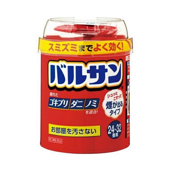 ※商品リニューアル等によりパッケージデザイン及び容量は予告なく変更されることがあります ■ 「フタを取ってこするだけ」だから、始動操作が簡単です ■ 「ケムリがすみずみまで殺虫成分を運ぶ」だから、かくれた害虫も駆除できます ■ 「耐熱容器を使用」だから、そのまま容器を置いて使えます ■ 火災警報器を煙から守る専用カバー付き ■ 初めてでも使い方が分かりやすいユニバーサルデザイン パッケージや添付文書の使用方法の表示が大きく、分かりやすいので、初めての方でも簡単にご使用いただけます 効能・効果 ゴキブリ、ノミ、イエダニ、トコジラミ（ナンキンムシ）、屋内塵性ダニ類、ハエ成虫、蚊成虫の駆除 成分・分量 有効成分 メトキサジアゾン・・・3％ ペルメトリン・・・・・・4％ 添加物として　アゾジカルボンアミド、酸化亜鉛、ヒプロメロース、ソルビタン脂肪酸エステル、青色1号、香料、その他2成分 用法・用量 ≪使用量（天井での高さ2.5mを目安として）≫ ゴキブリ、屋内塵性ダニ類、 イエダニ、ノミ、 トコジラミ（ナンキンムシ ハエ成虫、蚊成虫 25g 6&#12316;8畳（ 10 &#12316;13m2 ）に1個 12&#12316;24畳（ 20&#12316;40m2 ）に1個 50g 12 &#12316;16畳（ 20&#12316; 26m2 ）に1個 24&#12316;48畳（ 40&#12316; 80m2 ）に1個 75g 18 &#12316;24畳（ 30&#12316; 40m2 ）に1個 36&#12316;72畳（60&#12316;120m2）に1個 100g 12 &#12316;16坪（ 40&#12316; 50m2 ）に1個 24&#12316;48坪（80&#12316;160m2）に1個 使用前に準備すること 部屋（窓や換気口など）を閉め切り、害虫の隠れ場所となる戸棚、引き出し、押入れなどを開放する。なお、食品、食器、おもちゃ、寝具、衣類、仏壇仏具などは直接煙が触れないように、ビニールシートや新聞紙でカバーをするか、部屋の外に出す 煙が触れないようにテレビ、パソコン、オーディオ製品などの精密機器やピアノなどの楽器にはカバーをする。ディスクやテープ類は付属のケースに入れる ペット類や観賞魚、植物などは部屋の外に出す 煙を感知する火災警報器、微粒子を感知するガス警報器は反応することがあるので、袋などで覆う バルサンを始める 赤いフタは使用するので捨てないでください 部屋の床面のほぼ中央に本品を置き、内側のシールを完全にはがす 始動用スリ板（赤いフタの茶色部分）で緑色のヘッド（突起物）を軽い力でこする ※強くこすりすぎると、ヘッドの破損や飛散　の原因となるので注意してください 数秒後に約20&#12316;30秒間勢いよく煙が出る 煙が出始めたら部屋の外に出て、2&#12316;3 時間そのまま部屋を閉め切る。 （ハエ成虫、蚊成虫の駆除は30&#12316;60分） お部屋を閉め切る時間 ゴキブリ、屋内塵性ダニ類、イエダニ、ノミ、トコジラミ（ナンキンムシ）の駆除 2&#12316;3時間 ハエ成虫、 蚊成虫の駆除 30&#12316;60分間 使用後に行うこと 所定時間部屋を閉め切った後、煙を吸い込まないようにして窓や扉を開放し、充分に換気してから中に入る 部屋の床は駆除した害虫を除去するため、掃除機をかける 食器などが煙に触れた場合は、水洗いしてから使う 使用後の容器は、各自治体の廃棄方法に従って捨てる 容量 24&#12316;32畳用　1個（80g） 使用上の注意 してはいけないこと（守らないと副作用・事故などが起こりやすくなります） 病人、妊婦、小児は薬剤（煙）に触れないようにしてください 煙を吸い込まないよう注意してください 引火性危険物（ガス、ガソリン、シンナーなど）の近くでは使用しないでください 本品とエアゾール製品を同じ部屋で同時に使用しないでください 煙が出始めたら部屋の外に出て、所定時間（2&#12316;3時間）以上経過しないうちに入室しないでください 使用後は充分に換気をしてから中に入ってください 相談すること 煙を吸って万一身体に異常を感じたときは、できるだけこの説明文書を持って直ちに本品がオキサジアゾール系殺虫剤と　ピレスロイド系殺虫剤の混合剤であることを医師に告げて、診療を受けてください 今までに薬や化粧品等によるアレルギー症状（発疹・発赤、かゆみ、かぶれなど）を起こしたことのある人は、使用前に　医師又は薬剤師に相談してください その他の注意 定められた使用方法、使用量を厳守してください 引火性危険物（ガス、ガソリン、シンナーなど）が近くに無いことを確認して使用してください 煙を感知するタイプの火災警報器・火災報知器、微粒子を感知するタイプのガス警報器は、反応すること 　があります。特に直下では使用しないでください。警報器に覆いなどをした場合には、絶対にとり忘れない　ようにして、必ず元に戻してください。火事と間違われないよう、近所にくん煙中であることを伝言してください。　大規模な駆除や夜間に使う場合は、消防署に連絡してください 食品、食器、おもちゃ、飼料、寝具、衣類、貴金属、仏壇仏具、美術品、楽器、はく製、毛皮、光学機器などに直接煙が触れないようにしてください。また、ペット、観賞魚、植物は部屋の外に出してください 精密機器（テレビ、パソコン、オーディオ製品、ゲーム機など）にはカバーをかけ、ブルーレイディスク、DVD、CD、MD、フロッピーディスク、磁気テープなどは直接煙に触れるとまれに障害を起こすことがあるので、専用ケースに収納してください。大型コンピューターのある所では使用しないでください 銅、シンチュウ、亜鉛メッキ、銀メッキ製のものは変色することがあるので、覆いをするか部屋の外に出してください 紙、衣類、寝具類、ポリ袋やプラスチック製品など燃えやすい物が倒れるなどで本品使用中に覆いかぶさると変色や熱変性を起こすことがあるので、必ず届かない所に移してから本品を使用してください 薬剤が皮膚に付いたときは、石鹸でよく洗い、直ちに水でよく洗い流してください くん煙処理中は容器の天面が熱くなっていますので、直接お手を触れないようにご注意ください 本品は必ず平らな床面に置いて使用してください 保管及び取扱い上の注意 飲食物、食器及び飼料などと区別し、火気や直射日光を避け、小児の手の届かない温度の低い場所に保管してください 使用後の容器は、各自治体の廃棄方法に従い捨ててください メーカー名 レック株式会社 〒104-0031 東京都中央区京橋2-1-3 03-6661-9941 製造国 日本 商品区分 第2類医薬品 広告文責 株式会社ヤマト薬品店（070-1821-1361）