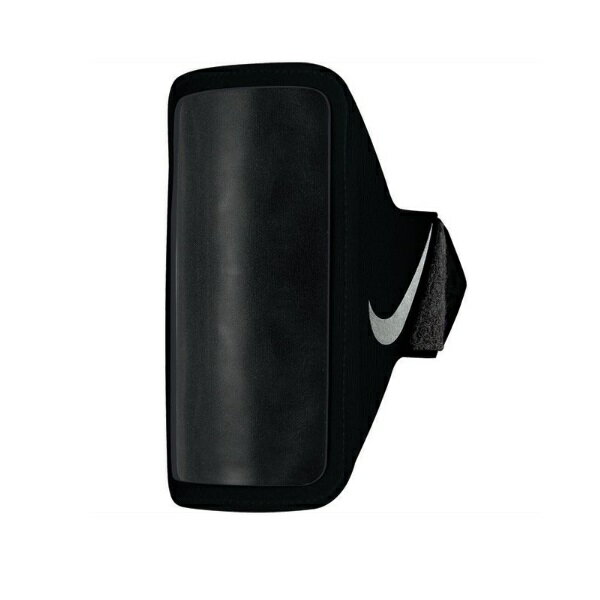多機種のスマートフォン対応のアームバンド。クリアウィンドウがタッチスクリーン操作に対応かつ画面を保護。リフレクティブスウッシュロゴ付。 ・ブランド：ナイキ Nike ・カテゴリー：陸上・ランニング ・種目：ランニングアクセサリー ・商品名：リーン アームバンド プラス ・商品コード：DG2028-082 ・カラー：ブラック/ブラック/シルバー ・サイズ：F ・素材：合成ゴム・ポリエステル・ナイロン・アルミニウム合金・熱可塑性ポリウレタン ・原産国：ベトナム製多機種のスマートフォン対応のアームバンド。クリアウィンドウがタッチスクリーン操作に対応かつ画面を保護。リフレクティブスウッシュロゴ付。