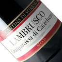商品情報内容量750ml原材料ぶどう保存方法要冷蔵18℃以下原産国名イタリア名称ぶどう酒（醸造酒）輸入者アズマコーポレーションCantina di Carpi e Sorbara Lambrusco Grasparossa di Castelvetro DOP NVイタリアエミリア・ロマーニャ　DOC ランブルスコ グラスパロッサ ディ カステルヴェートロしっかりしたタンニンと色調の濃さが特徴的なグラスパロッサで造られるランブルスコ。弱発泡性の細やかな泡を持ち、酸味とタンニンのバランスも良い辛口のランブルスコです。残糖9g/l。色濃く良質なグラスパロッサ種を使用した、辛口のランブルスコです。畑は丘陵地帯に広がる粘土石灰土壌です。〜テイスティングコメント〜ブラックベリーのような香り、コクのある果実味、優しい泡立ち。酸味とタンニンのバランスも良く、飲み飽きしない味わいです。スパイシーな料理やチョコレートにも合います。品種：ランブルスコ100％タイプ：辛口