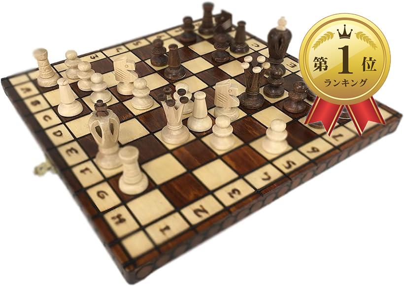 商品コード2b66cvtjtq商品名世界最高峰のハンドメイド・チェスセット Wegiel Chess Royal 30 ロイヤル30日本正規品ブランドTSマネジメント・ポーランドの老舗、世界No.1のチェスメーカーWegiel製品を日本総代理の(株)TSマネジメントがお届けします。・初めての方にも分かりやすい、日本語説明書付き。・50年以上の歴史を誇る老舗Wegielのチェスは、その技術力の高さから世界公式大会でも正式採用され、世界各国のファンに愛され続けています。RoyalシリーズはWegielの中でも人気の高い作品の一つ。木製ならではの贅沢な質感やハンドメイドの温かさは、一度体験すると手放し難くなる魅力を放っています。・選び抜かれた素材に加え、熟練した職人のハンドメイド作品は、インテリアやお子様の知育玩具としてもおススメです。・サイズ：30 x 15 x 5cm、重さ：0.6kg※ 他ネットショップでも併売しているため、ご注文後に在庫切れとなる場合があります。予めご了承ください。※ 品薄または希少等の理由により、参考価格よりも高い価格で販売されている場合があります。ご注文の際には必ず販売価格をご確認ください。※ 沖縄県、離島または一部地域の場合、別途送料の負担をお願いする場合があります。予めご了承ください。※ お使いのモニタにより写真の色が実際の商品の色と異なる場合や、イメージに差異が生じることがあります。予めご了承ください。※ 商品の詳細（カラー・数量・サイズ 等）については、ページ内の商品説明をご確認のうえ、ご注文ください。※ モバイル版・スマホ版ページでは、お使いの端末によっては一部の情報が表示されないことがあります。すべての記載情報をご確認するには、PC版ページをご覧ください。