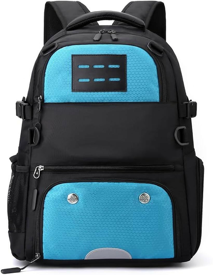 バリエーションコード : 2br04vq0td商品コード2br04ocpxl商品名バスケットボール リュック 子供用 ボール収納 独立シューズポケット 軽量ブランドFuji-cellarカラーブルーサイズ等45cm x 32cm x 18cm汚れを分離 - 外付けボールネット採用：砂や埃がつきやすいボールを、バッグ内部に入れず外側に固定。メイン収納の清潔さを保ちやすいため、練習後の着替えやタオルを分けて持ち運べます。ネットは不使用時にはバッグ本体へ収納可能で、移動時もスマートです。通気性を考慮 - 独立シューズポケット：バッグ底部に、最大約27.5cm（45号）までのシューズが収納可能な専用スペースを確保。あえて密閉しすぎない独立構造にすることで、使用後のシューズの湿気を逃がしやすく、他の荷物への汚れ移りにも配慮した設計です。納得の収納力 - 28Lの大容量設計：メイン収納には厚手のパーカー、水筒、ノート、着替えがまとめて収まるキャパシティ。必要な道具を一つにまとめられるため、両手が空きやすく、自転車移動や通学時のスムーズな移動をサポートします。高耐久素材 - 高密度ナイロンおよび撥水加工：摩耗に強く、地面に置いても傷つきにくい高密度な耐久素材を採用。表面には撥水加工を施しており、急な雨から大切な道具を守ります。部活動などのハードな使用シーンにも耐えうるタフな仕様です。身体にフィット - 負担を軽減するS字ストラップ：クッション性の高いS字型ショルダーストラップが肩のラインに馴染み、荷重を分散。背面パネルは通気性に優れた3Dメッシュ構造を採用し、長時間の移動でも蒸れにくく、快適な使い心地を追求しました。※ 他ネットショップでも併売しているため、ご注文後に在庫切れとなる場合があります。予めご了承ください。※ 品薄または希少等の理由により、参考価格よりも高い価格で販売されている場合があります。ご注文の際には必ず販売価格をご確認ください。※ 沖縄県、離島または一部地域の場合、別途送料の負担をお願いする場合があります。予めご了承ください。※ お使いのモニタにより写真の色が実際の商品の色と異なる場合や、イメージに差異が生じることがあります。予めご了承ください。※ 商品の詳細（カラー・数量・サイズ 等）については、ページ内の商品説明をご確認のうえ、ご注文ください。※ モバイル版・スマホ版ページでは、お使いの端末によっては一部の情報が表示されないことがあります。すべての記載情報をご確認するには、PC版ページをご覧ください。