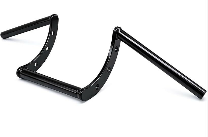 バリエーションコード : 2b9qi0xy8x商品コード2b9qij5qsr商品名互換品バイク用 1インチ 25.4mm ハンドルバー ロボットハンドル ハーレー バルカン400 800 シャドウ400 ドラッグスター400 1100 マグナ250 750 等 汎用品ブランドworld Imp Motorカラー25.4mm　ブラック本商品は、ハンドル径1インチ（25.4mm）対応のアップハンドルです。純正ハンドルと比べてグリップ位置が高くなるため、上半身が起きたゆったりとした自然なライディングポジションを実現します。前傾姿勢を抑えることで、肩・腕・腰への負担を軽減し、長時間の走行やツーリングでも疲れにくい快適な乗り心地をサポートします。また、アップハンドル特有の存在感あるフォルムにより、車両の印象を大きく変える高いドレスアップ効果も期待できます。汎用品のため、ハンドル径・取付寸法が適合すれば、記載車種以外のさまざまなバイクにも取り付け可能です。商品仕様 ハンドル径：1インチ（25.4mm） タイプ：アップハンドル 材質：鉄（スチール） 重量：約1，420g カラー：ブラック（BLACK） 区分：汎用品参考適合車種 ＊ハンドル径1インチ（25.4mm）の車両に対応「ホンダ 用」 シャドウ400 / シャドウ750 / シャドウスラッシャー Vツインマグナ250 スティード400 / スティード600 レブル250 / レブル500「スズキ 用」 イントルーダー400 / イントルーダークラシック「ヤマハ 用」 ドラッグスター400 / ドラッグスター1100 ドラッグスタークラシック「カワサキ 用」 エリミネーター バルカン400 / 800 / 900 / 1500 バルカンクラシック / バルカンドリフター 「ハーレーダビッドソン 用」 XL883 スポーツスター 等 ＊年式・仕様・カスタム状況により取付可否が異なる場合があります。特徴・メリット 楽な姿勢でライディングでき、疲労を軽減 ロングツーリングにも適した快適性 存在感のあるアップハンドル形状で高いドレスアップ効果 純正ハンドルからの交換でカスタムを楽しめる※ 他ネットショップでも併売しているため、ご注文後に在庫切れとなる場合があります。予めご了承ください。※ 品薄または希少等の理由により、参考価格よりも高い価格で販売されている場合があります。ご注文の際には必ず販売価格をご確認ください。※ 沖縄県、離島または一部地域の場合、別途送料の負担をお願いする場合があります。予めご了承ください。※ お使いのモニタにより写真の色が実際の商品の色と異なる場合や、イメージに差異が生じることがあります。予めご了承ください。※ 商品の詳細（カラー・数量・サイズ 等）については、ページ内の商品説明をご確認のうえ、ご注文ください。※ モバイル版・スマホ版ページでは、お使いの端末によっては一部の情報が表示されないことがあります。すべての記載情報をご確認するには、PC版ページをご覧ください。注意事項（重要）本製品は対象機種に対応した交換用製品です。メーカーが製造・販売する製品ではありません。掲載しているメーカー名・機種名は適合機種を示すためのものであり、メーカーとの提携・認証・保証等を示すものではありません。本商品は汎用品です。適合車種は参考情報であり、ポン付けを保証するものではありません。車種によっては、ケーブル類・配線・ブレーキホース等の延長や加工が必要になる場合があります。ご購入前に必ずハンドル径・形状・取付寸法をご確認ください。取付に不安がある場合は、専門業者での取付を推奨します。