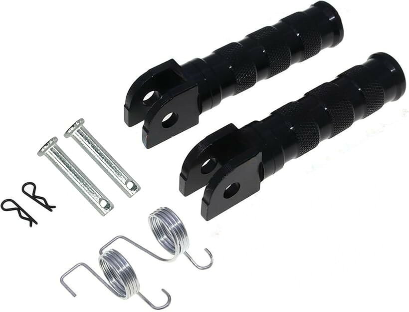 バリエーションコード : 2brc6ossgu商品コード2brc6v410y商品名バイク 可倒式 ステップ 汎用 M8 22mm アルミ合金 ノンスリップ フットペグ 原付 スクーター 中型 大型ブランドRYOTBASEカラーブラック「転倒ダメージを最小限に」可倒式フットペグ 左右セット バイク ステップ 汎用 フットペグ フットステップ フットレスト ステップバー として使用できる可倒式（フォールディング）タイプのバイク用ステップ。万が一の立ちゴケや転倒時にペグ部分が可動し、衝撃を逃がす設計で破損リスクを軽減します。純正ステップの交換用やカスタムパーツとして最適。ストリート、ネイキッド、カフェレーサー、アメリカン、スポーツバイク、スクーター、原付まで幅広く対応するM8規格モデルです。「雨天走行でも安心」ノンスリップ加工で抜群の安定感 精密CNC加工による滑り止めノンスリップデザインを採用。ブーツやライディングシューズをしっかりグリップし、雨の日や悪路走行、高速道路での巡航、長距離ツーリングでも足元が安定します。振動の多い単気筒エンジン車やスポーツモデルにも相性が良く、街乗りからワインディングまで快適なライディングポジションをサポートします。「軽量x高強度アルミ合金」カスタム感を一気に向上 CNC削り出しアルミ合金を採用し、軽量かつ高強度を実現。純正フットペグから交換するだけで、足回りの印象が引き締まり、ドレスアップ効果が大幅にアップします。カスタムバイク、外装カスタム、足回りチューニングにも最適。耐腐食性・耐久性にも優れ、雨風にさらされる環境でも長くご使用いただけます。「M8ボルト対応」汎用設計で幅広い車種に適合 M8規格ボルト対応の汎用バイクステップ。原付、スクーター、中型バイク、大型バイクまで幅広い車種に取り付け可能です。CBR、Ninja、MT、GROM、MSXなどのカスタムにも人気。リアステップ、タンデムステップ、バックペダル用途としても応用可能です。＊必ず現車のボルト径・サイズ・形状をご確認ください。「可倒式構造が生む“安心と耐久性”」 固定式と異なり、衝撃時に可動するフォールディング構造を採用。駐車場での立ちゴケや万一の転倒時にも衝撃を分散し、ペグ本体や車体へのダメージを軽減します。見た目のカッコよさだけでなく、実用性と安全性を兼ね備えた高機能フットペグです。「製品仕様」 左右セット 可倒式フットペグ（フォールディングタイプ） 素材：CNCアルミ合金 ボルト径：M8 滑り止めノンスリップ加工 汎用設計「注意事項」取り扱い説明書はありません。取付、適合確認のサポートは行っておりません。画像及び寸法をご参考にご判断ください。当商品の仕様に関する愛車の破損に関し責任を負いかねます。取付を安全に行うためお近くの車屋へご相談ください。＊海外生産品の為、製造上のバリ、若干の色ムラ、輸送時の小傷等が発生する場合がございます。またモニター環境により実際の色と違って見える場合がございます事、予めご了承の上ご購入下さいませ。※ 他ネットショップでも併売しているため、ご注文後に在庫切れとなる場合があります。予めご了承ください。※ 品薄または希少等の理由により、参考価格よりも高い価格で販売されている場合があります。ご注文の際には必ず販売価格をご確認ください。※ 沖縄県、離島または一部地域の場合、別途送料の負担をお願いする場合があります。予めご了承ください。※ お使いのモニタにより写真の色が実際の商品の色と異なる場合や、イメージに差異が生じることがあります。予めご了承ください。※ 商品の詳細（カラー・数量・サイズ 等）については、ページ内の商品説明をご確認のうえ、ご注文ください。※ モバイル版・スマホ版ページでは、お使いの端末によっては一部の情報が表示されないことがあります。すべての記載情報をご確認するには、PC版ページをご覧ください。