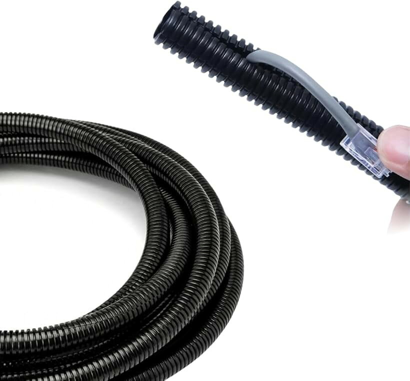 バリエーションコード : 2brl9qqiu1商品コード2brlu98l5g商品名コルゲートチューブ 屋外 25m 配線カバー モール スリット入り 車ブランドJP Numberカラー25mサイズ等内径8mm「柔軟素材でカーブに密着」高品質なポリプロピレンを採用し、軽量さと優れた柔軟性を両立しています。手で簡単に曲げられるため、直角に近いコーナーや複雑な配線経路にもしっかり沿わせられます。可動部がある機械の保護や、狭い隙間を通す必要のある車載パーツの取り付けなど、柔軟性が活きる場面で真価を発揮します。「スリットで後付け簡単」チューブ側面にスリット（切り込み）が入っており、既に配線済みのケーブルを外さずそのまま横から差し込めます。コネクタや端子を抜き差しする手間がなく、作業時間を大幅に短縮できます。複雑に絡まりがちなデスク裏の整理でも、既存の環境を維持しながらスムーズに装着可能な製品です。「過酷な環境にも対応可能」優れた耐熱性を持ち、自動車のエンジンルーム内や屋外配線にも使用できる高い耐久性を誇ります。熱や油分、埃に強い材質のため、ドライブレコーダーの取り付けなどDIYカスタムに最適です。ブラックカラーの落ち着いた質感により、周囲のパーツとも馴染みやすく自然な仕上がりを実現します。「商品内容」サイズ(約): (1)内径8mm、外径11.6mm/(2)内径10mm、外径13mm　全長25m/50m　主な材質: PP（ポリプロピレン）　＊サイズ詳細は商品画像をご確認ください。※ 他ネットショップでも併売しているため、ご注文後に在庫切れとなる場合があります。予めご了承ください。※ 品薄または希少等の理由により、参考価格よりも高い価格で販売されている場合があります。ご注文の際には必ず販売価格をご確認ください。※ 沖縄県、離島または一部地域の場合、別途送料の負担をお願いする場合があります。予めご了承ください。※ お使いのモニタにより写真の色が実際の商品の色と異なる場合や、イメージに差異が生じることがあります。予めご了承ください。※ 商品の詳細（カラー・数量・サイズ 等）については、ページ内の商品説明をご確認のうえ、ご注文ください。※ モバイル版・スマホ版ページでは、お使いの端末によっては一部の情報が表示されないことがあります。すべての記載情報をご確認するには、PC版ページをご覧ください。